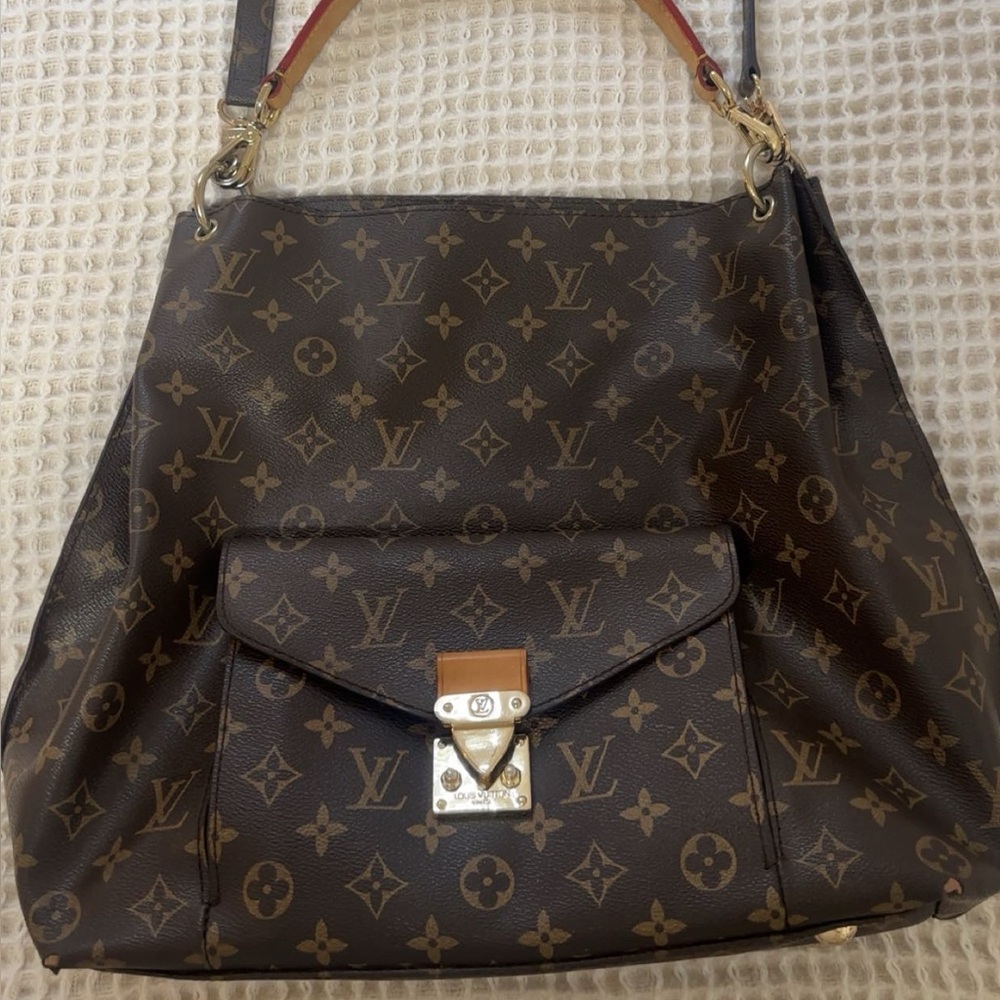 Louis Vuitton Brown Shoulder Bag Classic Design